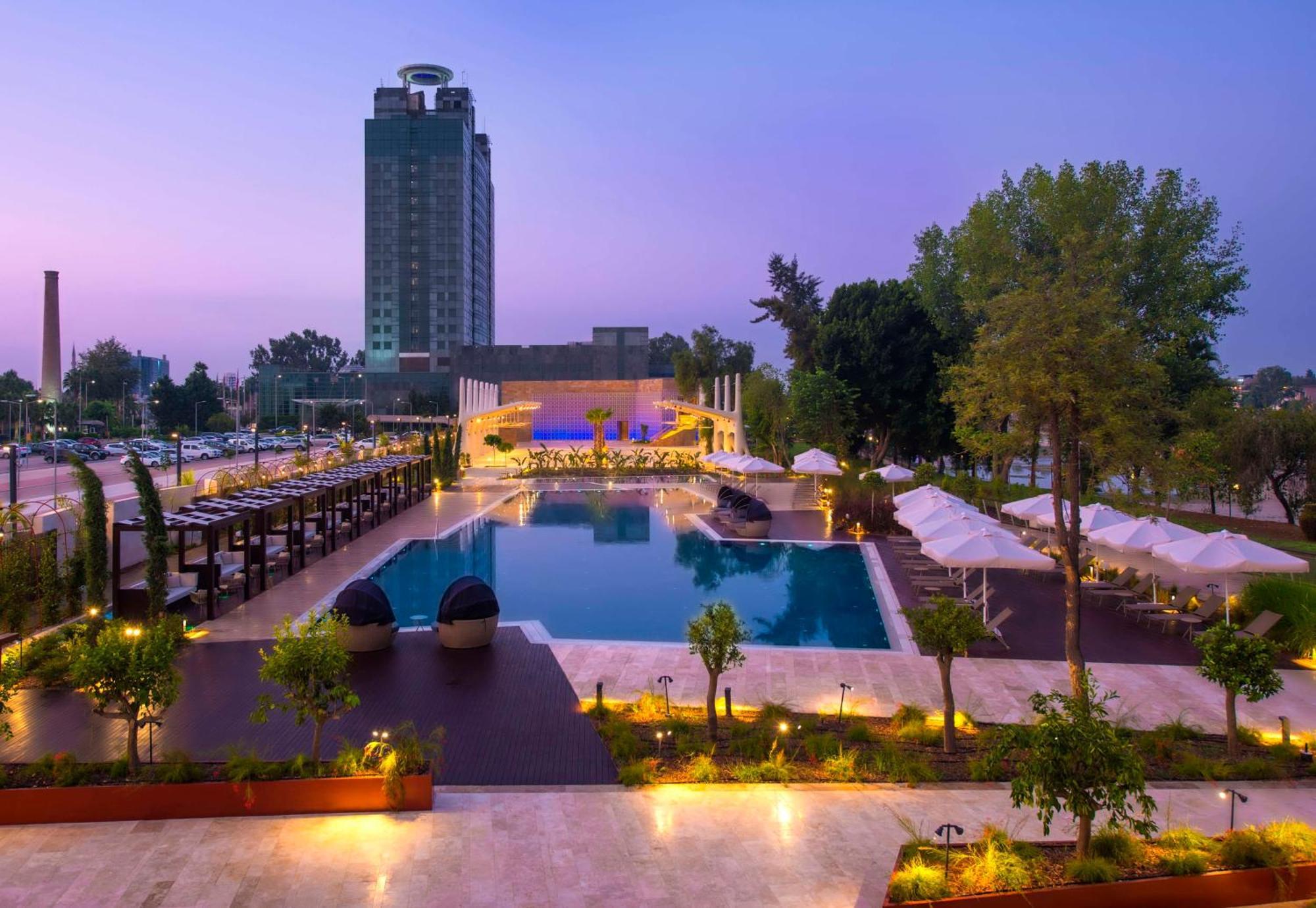 Adana Hiltonsa Hotel Exterior foto